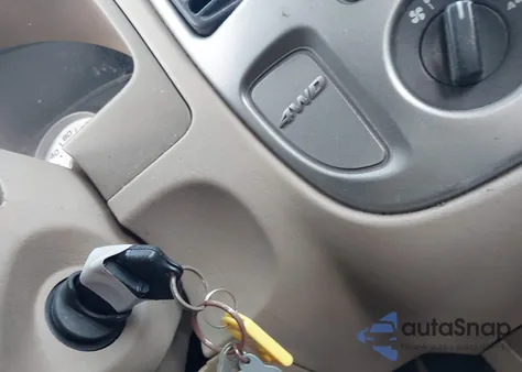 2005 Ford Escape Xlt from USA, damaged, VIN 1FMYU93165KB19629